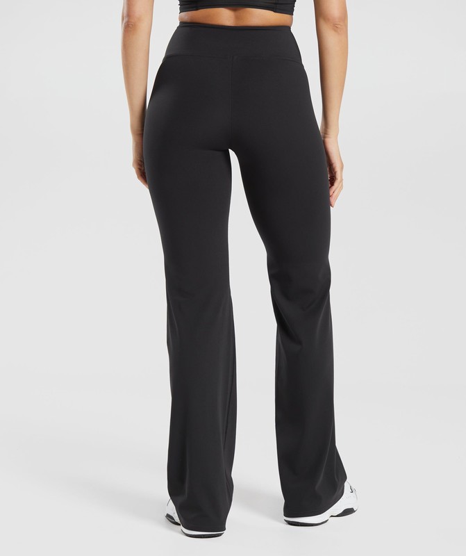 Gymshark Crossover Regular Flared Leggings Black | 71320TCLF