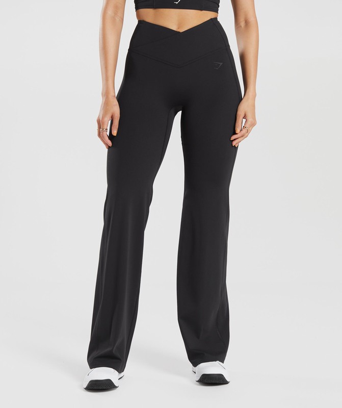 Gymshark Crossover Regular Flared Leggings Black | 71320TCLF