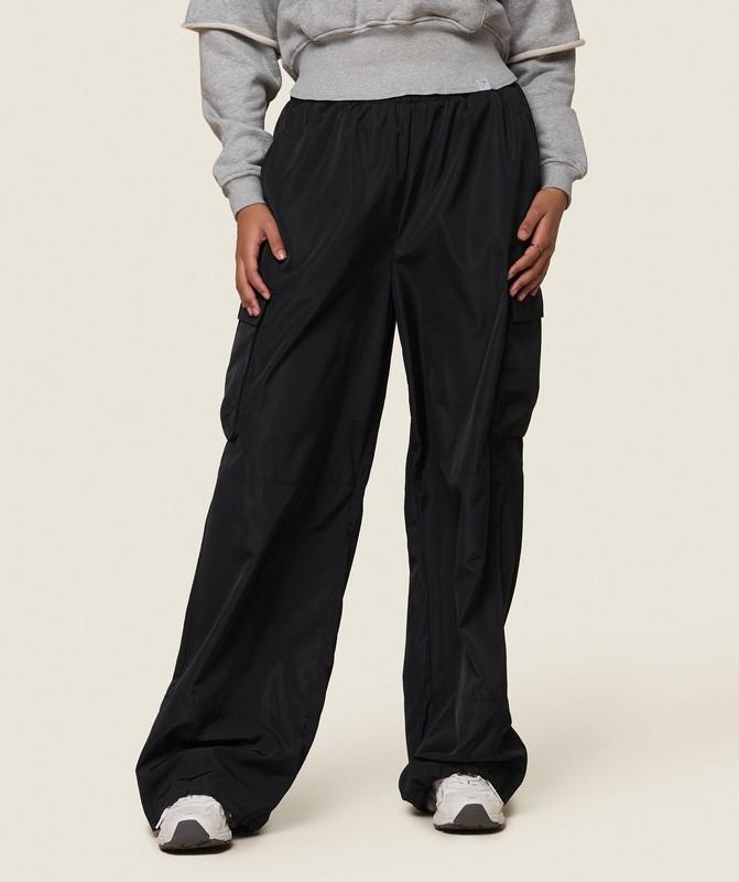 Gymshark GS x Leana Deeb Woven Joggers Black | 05762LBQZ