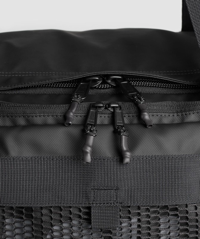 Gymshark Pursuit Duffle Bag Black / Pitch Grey | 38925UMTD