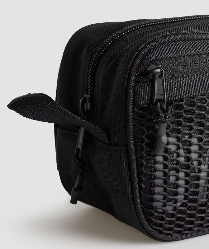 Gymshark Pursuit Washbag Black / Pitch Grey | 87642YQSD